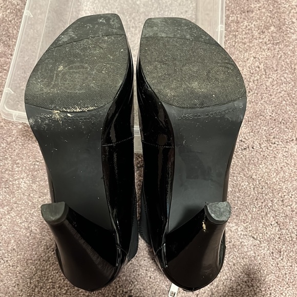 Black patent heels with stretchy ankle straps. Size 8.5. - Picture 6 of 6